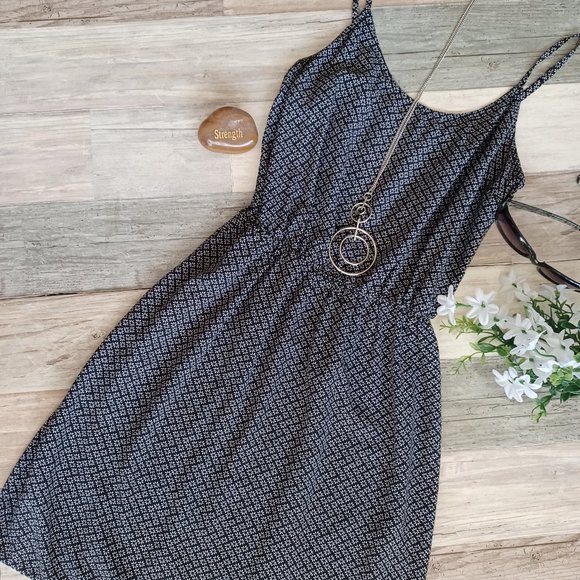 BLACK STRAP DRESS / BRAND OLD NAVY (SIZE XS) - Picture 3 of 15